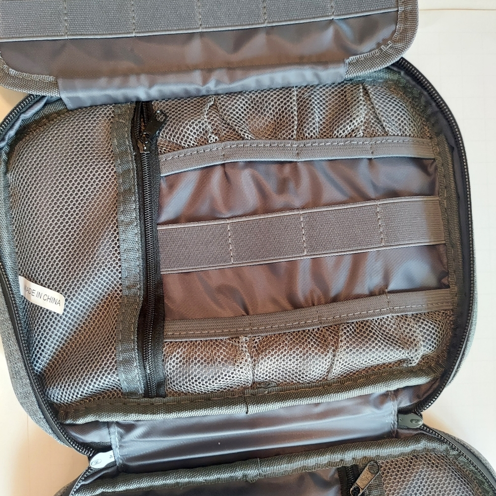 NWOT flash drive and portable electronic accessories organizer case by Lacdo - Picture 11 of 14